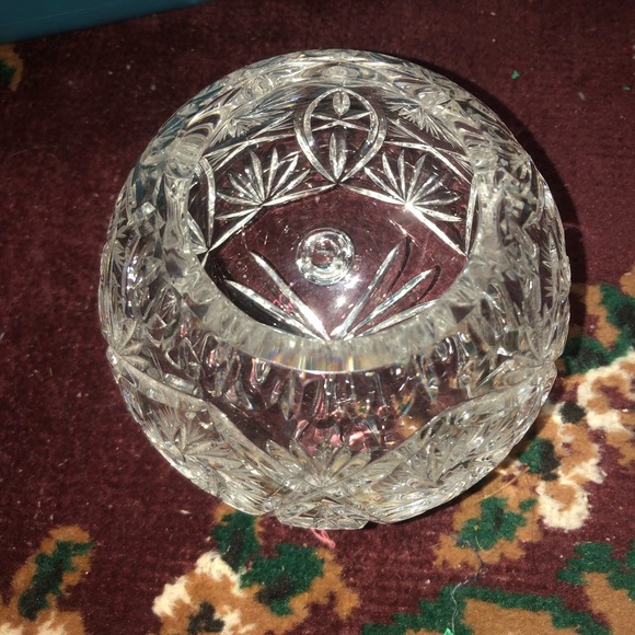 Vintage Crystal rose with 3 feet- pinwheel design-beautiful condition - Picture 3 of 7